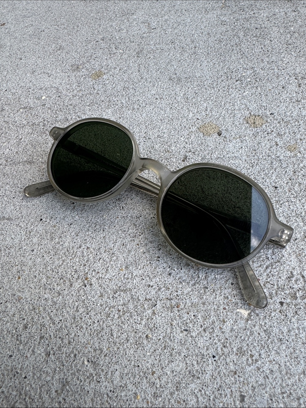 L.G.R. Reunion Gray Round Sunglasses with Green/Grey Dark Lenses 46/22 - Italy